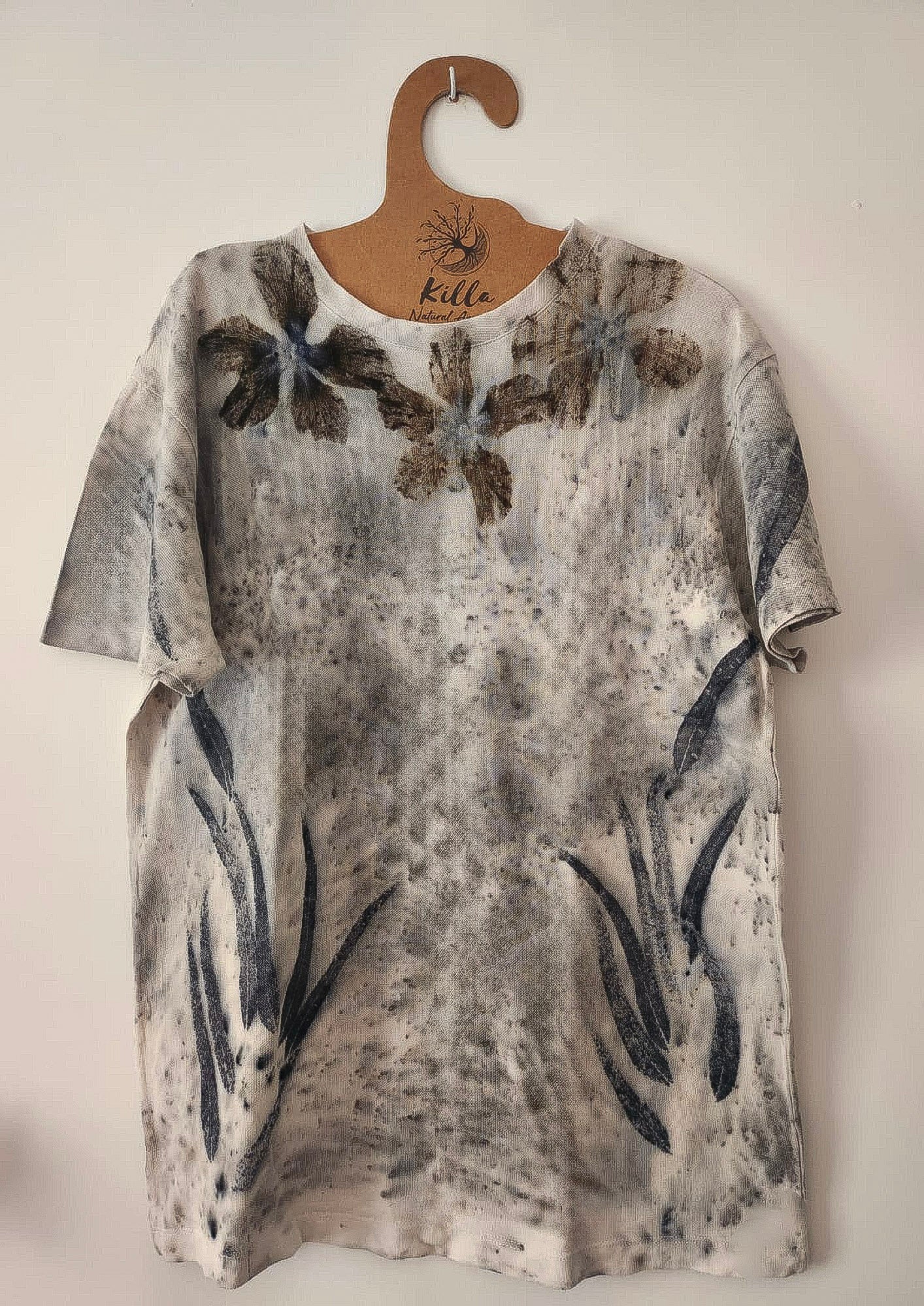 Basic ecoprint polo with natural leaf print, 100% cotton and sustainable fashion